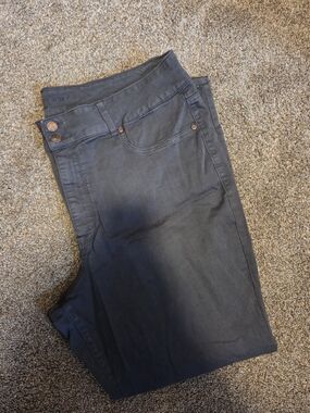 Maurices Women's Skinny Pants in Charcoal Gray